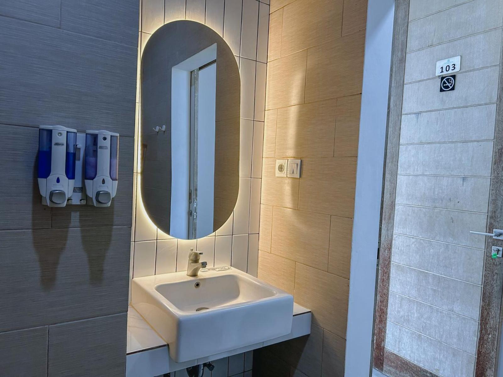 Legian Olivia Soho Guest House מראה חיצוני תמונה
